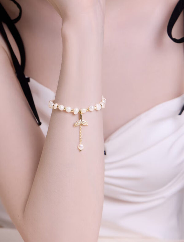 Pearl Mermaid Tail Bracelet front