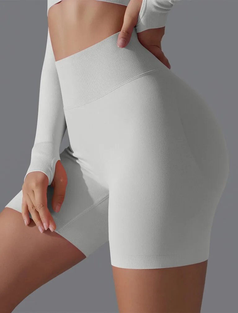 Seamless yoga shorts dark white front