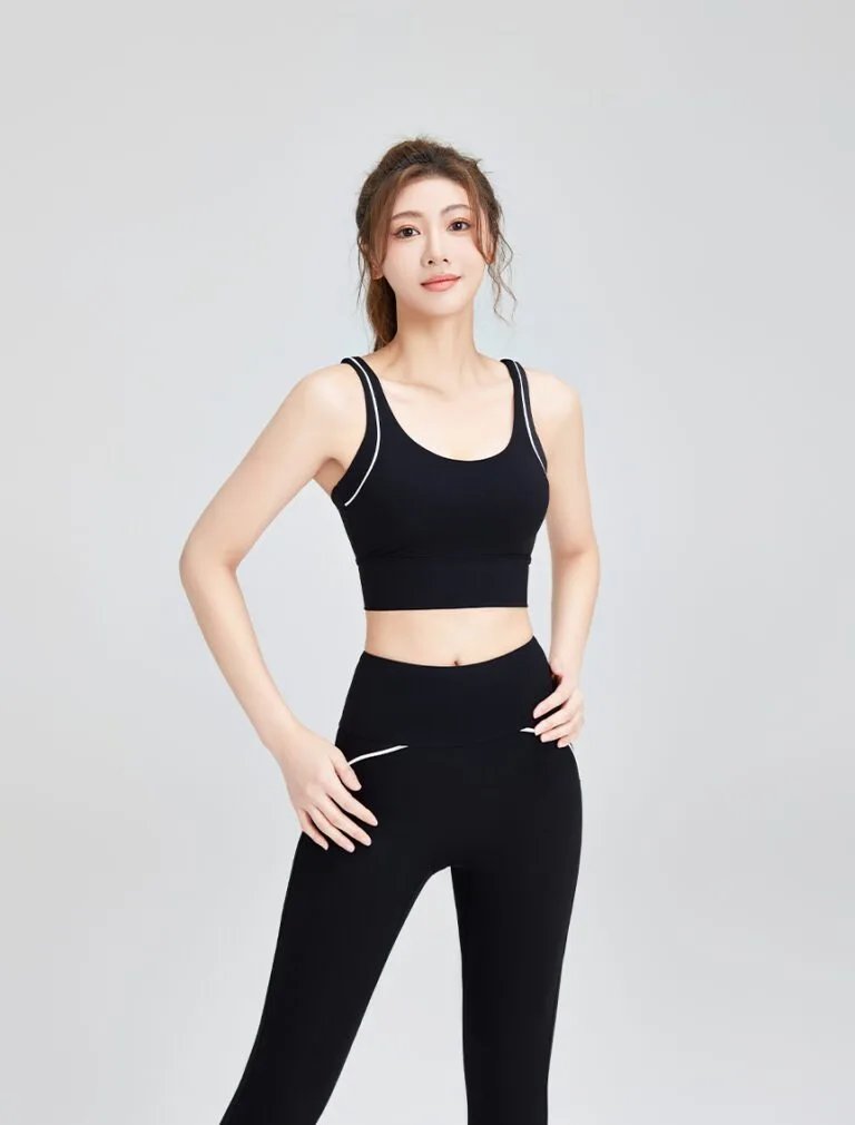 Streamlined Sports Bra black front