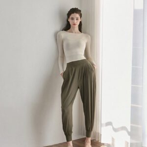 Breezy Joggers dark green front 1