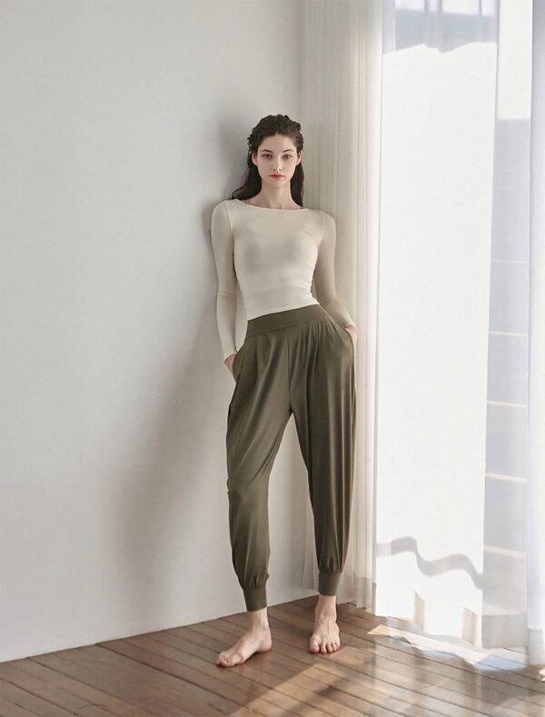 Breezy Joggers dark green front 1
