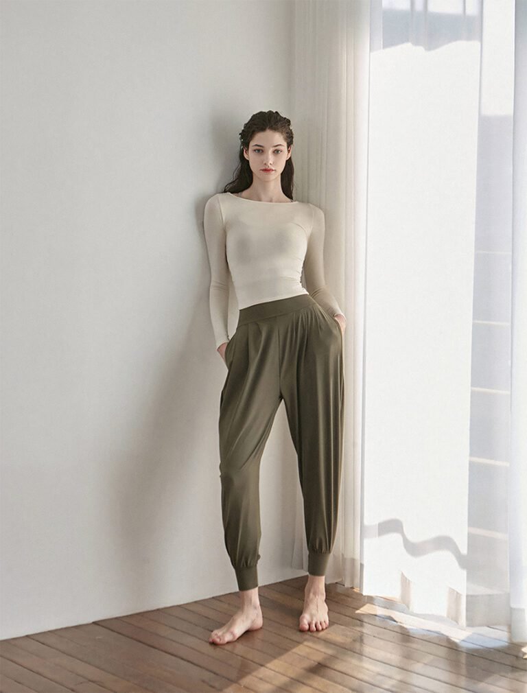 Breezy Joggers dark green front 1