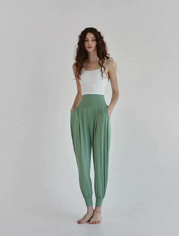 Breezy Joggers green front