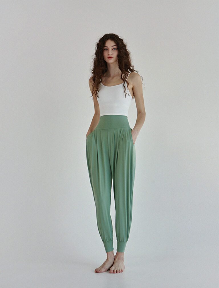 Breezy Joggers green front
