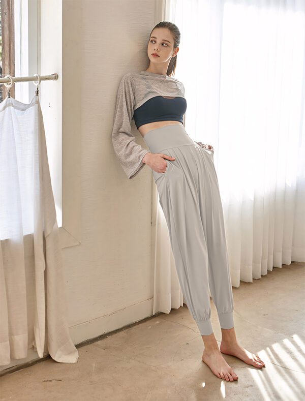 Breezy Joggers milky white front