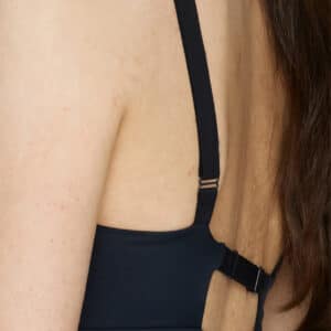 Cutout Back sports bra black detail