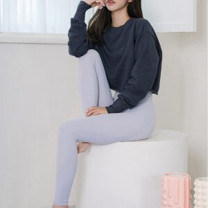 Essential Long sleeve crop top black front 1