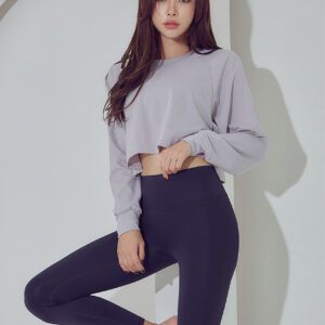 Essential Long sleeve crop top light purple front 1
