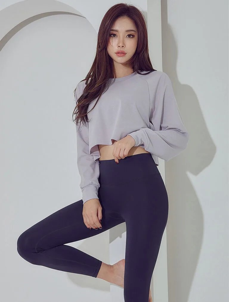 Essential Long sleeve crop top light purple front 1