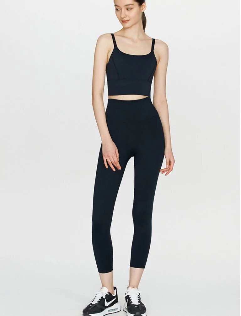 High-rise legging black front 1