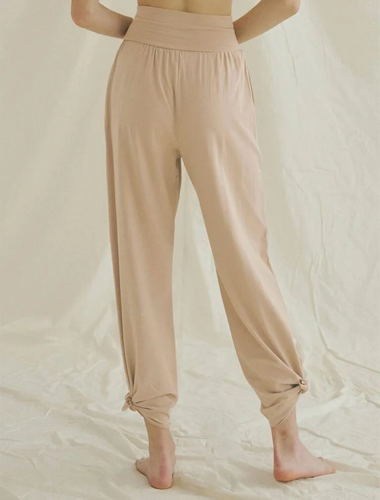 Studio pants Pearl back