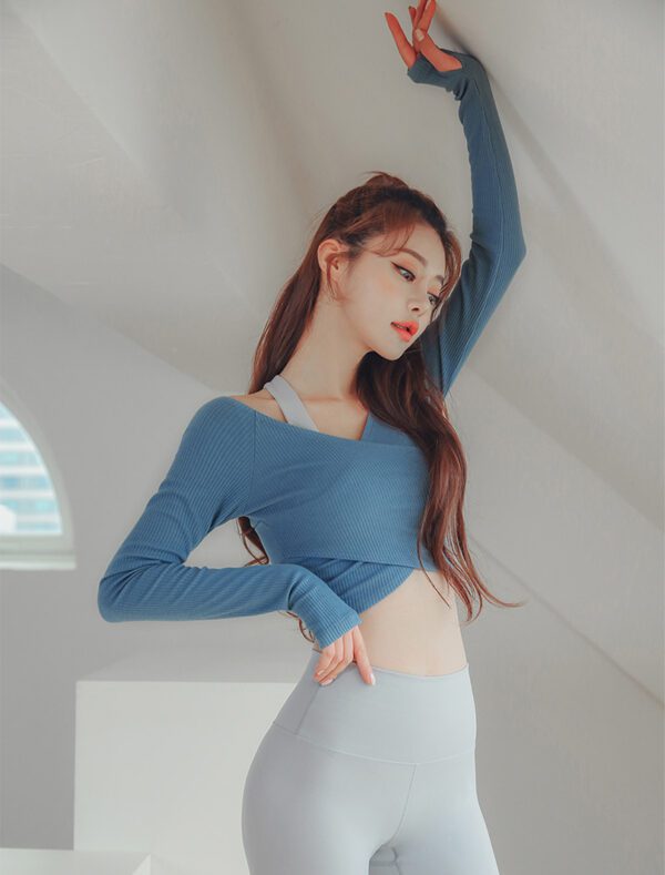 Zenith Balance Crop Top blue front