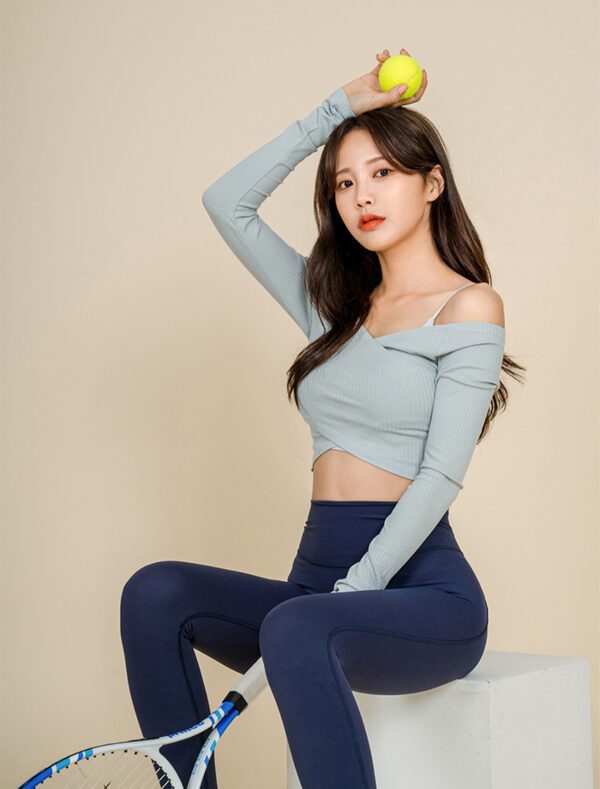 Zenith Balance Crop Top light grey front